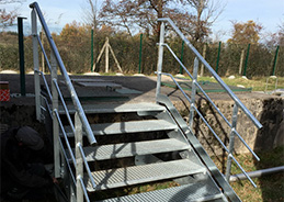 escalier-galvanisé-smif-2-metalerie-groupe-pallay-loire Un escalier galvanisé