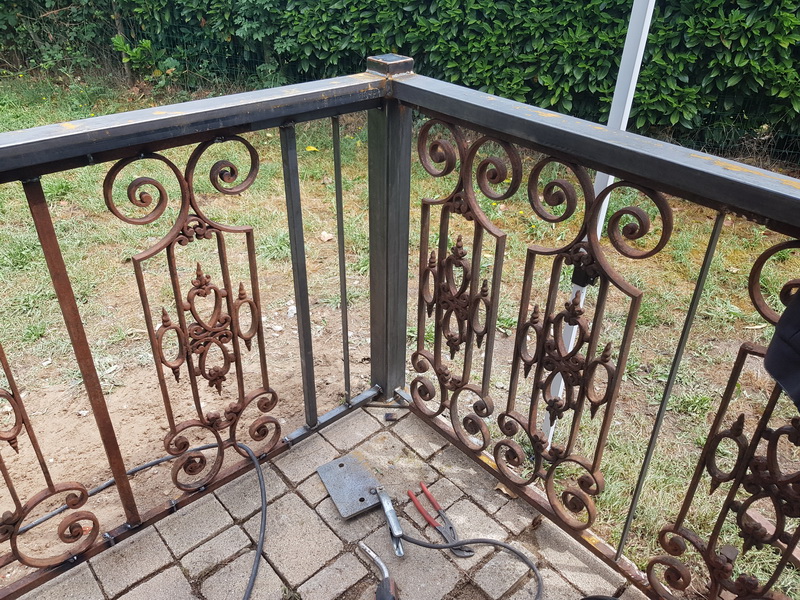le groupe Pallay a conçu et posé une balustrade alliant fonte et acier
