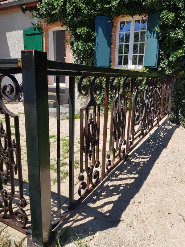 le groupe Pallay a conçu et posé une balustrade alliant fonte et acier